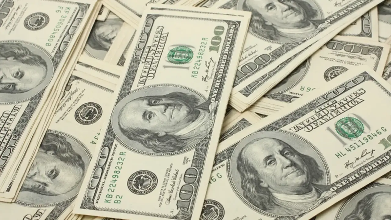 انخفاض سعر صرف الدولار الأمريكي مستمر حتى 15 يوليو